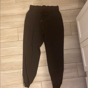 Women on the Fly Jogger Woven